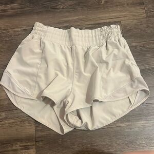 LULÚ Hotty Hot 2.5 highwaisted in tan
